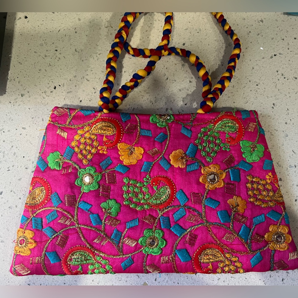 Artisan hand-crafted purse (new)